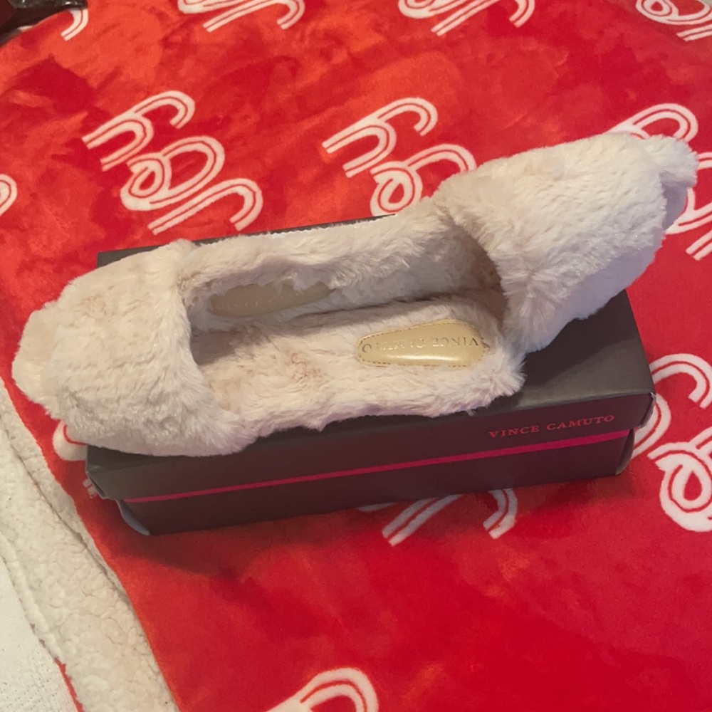 NWOT_Vince Camuto Bariloche Fur Slippers sz9